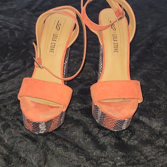 Platform Sandals - Picture 4 of 5